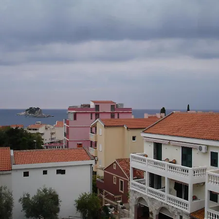 Apartments At Two Sisters Petrovac Exterior photo