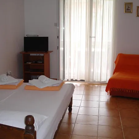 Apartments At Two Sisters Petrovac Exterior photo