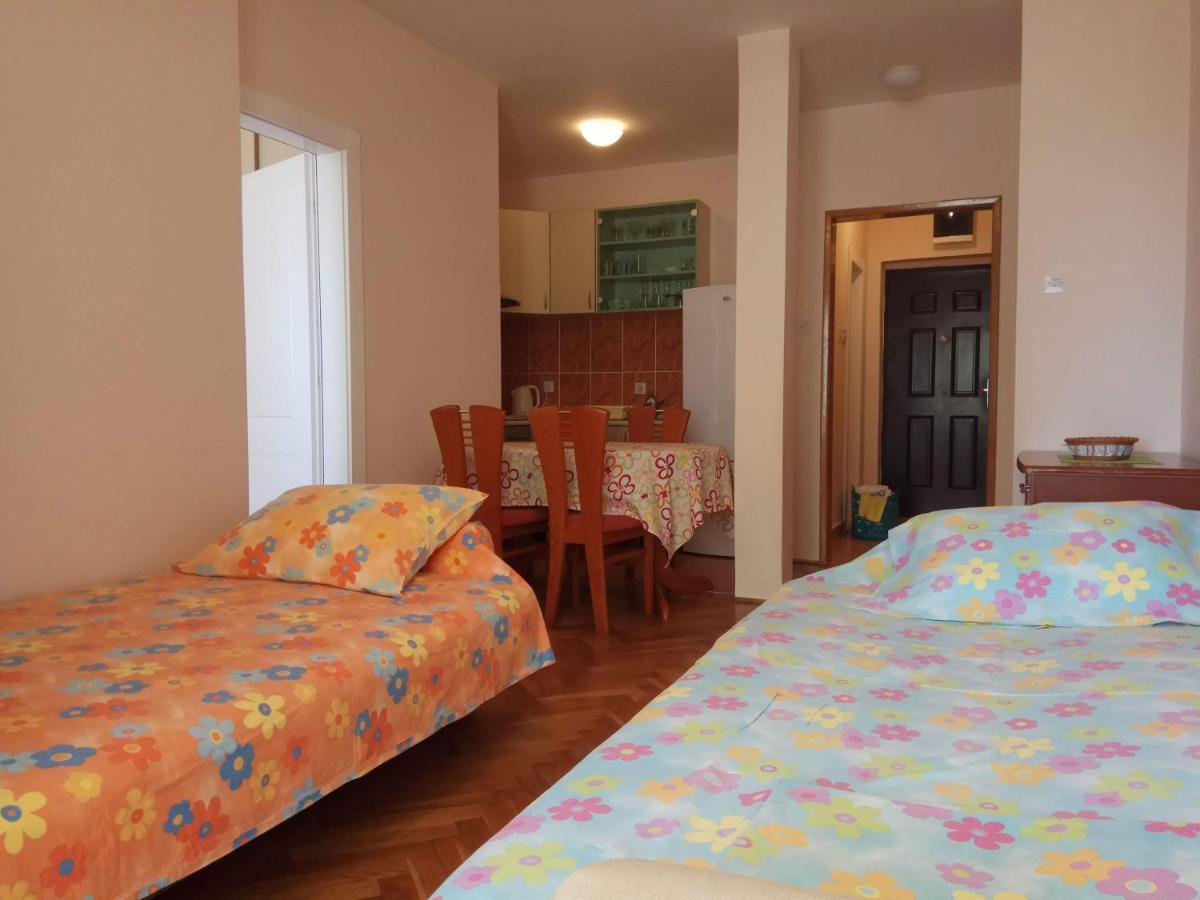 Apartment At Two Sisters *