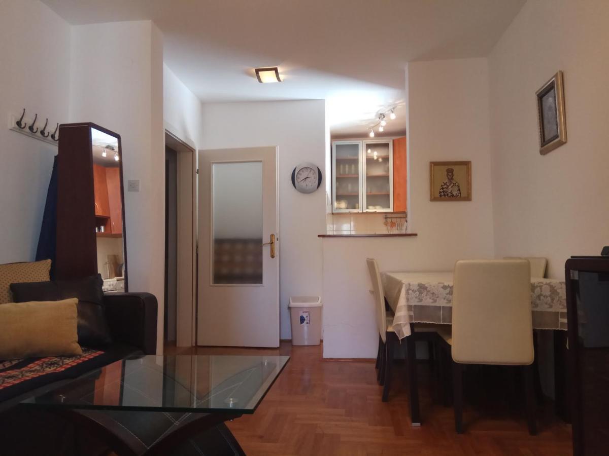 Apartment At Two Sisters Petrovac