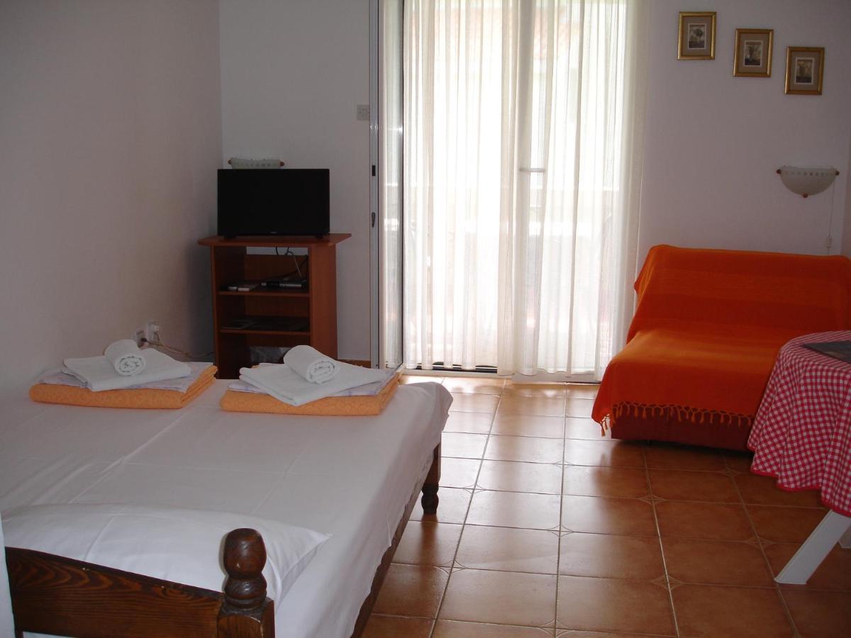 Apartment At Two Sisters *