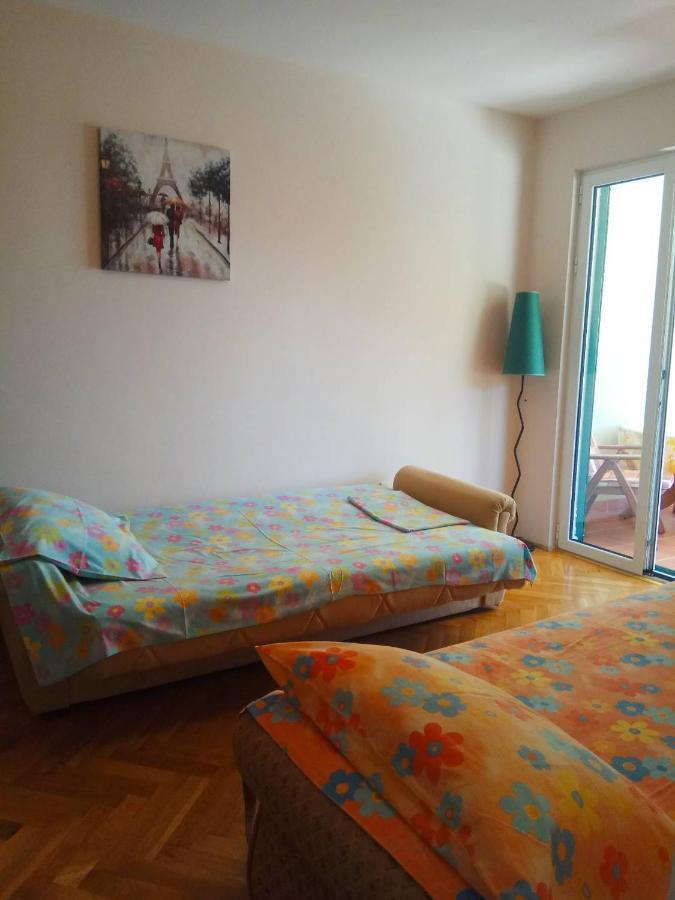 Apartment At Two Sisters Petrovac
