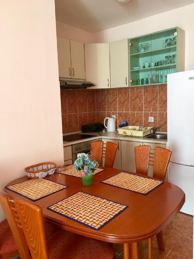 Apartment At Two Sisters *