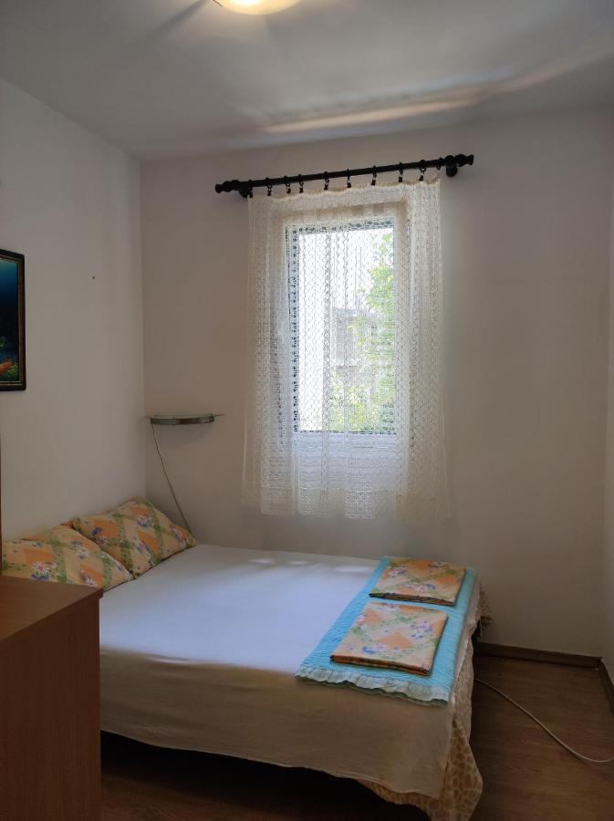 At Two Sisters * Petrovac